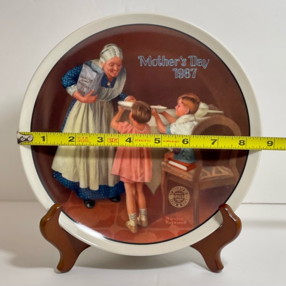 Vintage Knowles “Grandma’s Surprise” Norman Rockwell Mother’s Day 1987 Plate - Picture 4 of 5